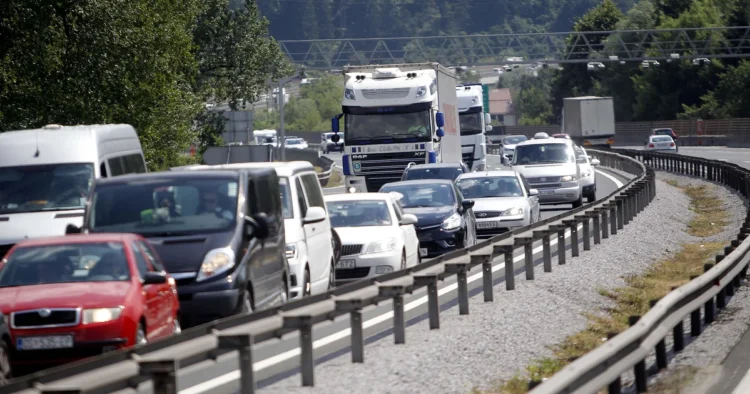 A month after the 11-hour closure of the highway, the administration answers where the veterinarian was