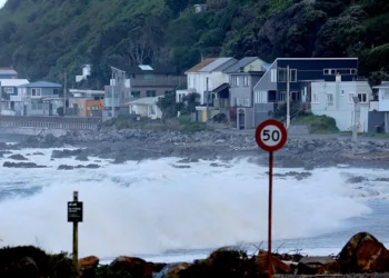 Hundreds of people were evacuated as huge waves hit the New Zealand capital, Wellington