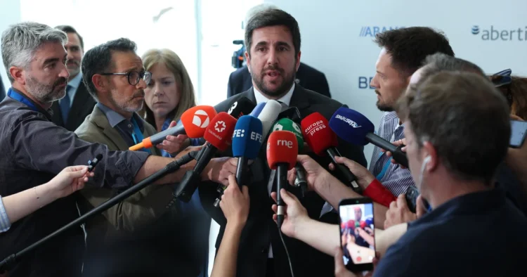 A challenger with a dream team, he promised the arrival of a goal machine and golden balls