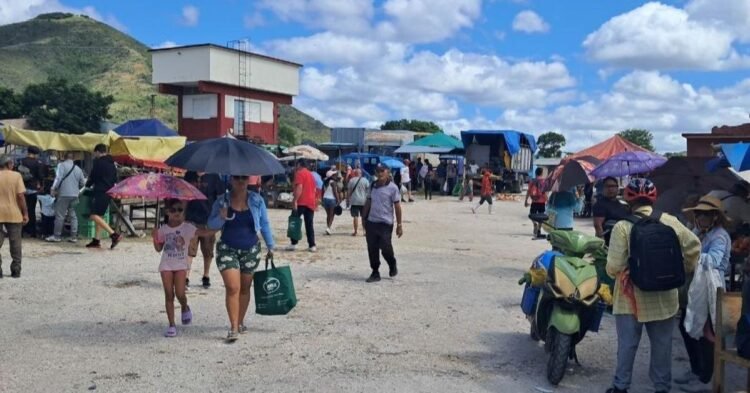 Photo of the day: Where are the vendors evicted from the Los Chinos market