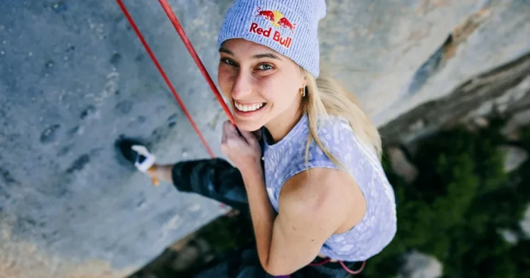 Garnbret makes history, the first woman at the top of the Bibliographie (VIDEO)