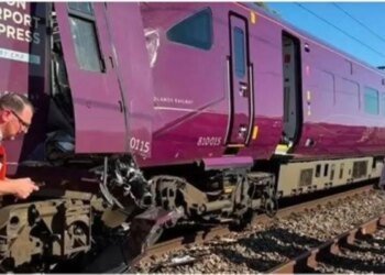 One person was killed and others injured in a two-train collision north of the British capital (London)