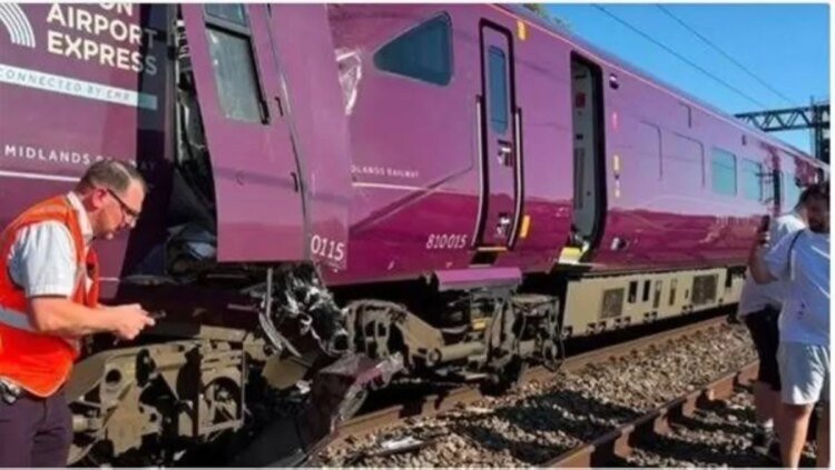 One person was killed and others injured in a two-train collision north of the British capital (London)