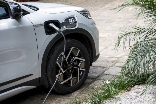 Insurers in Oman ordered to allocate minimum share for EV coverage