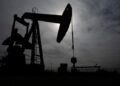 GLOBAL MARKETS-Oil edges up after fresh Iran-US strikes