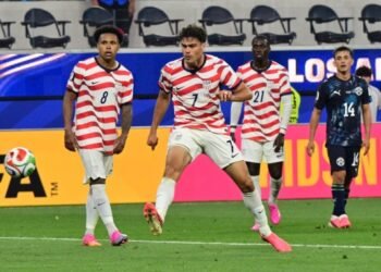 US thrash Paraguay in LA to launch home World Cup in style