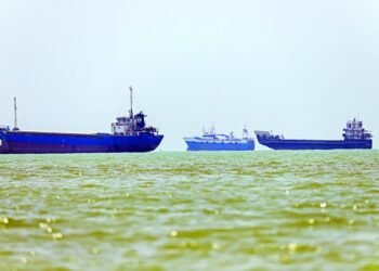 Tankers pass Hormuz after deal