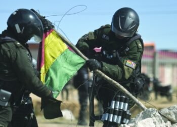 Bolivia crisis to ease after lawmakers back emergency