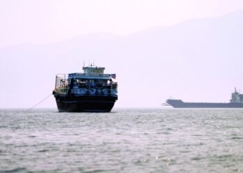 US eases sanctions on Iranian oil