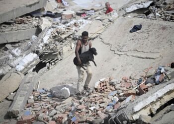 World sends rescuers, aid as Venezuela reels from quakes