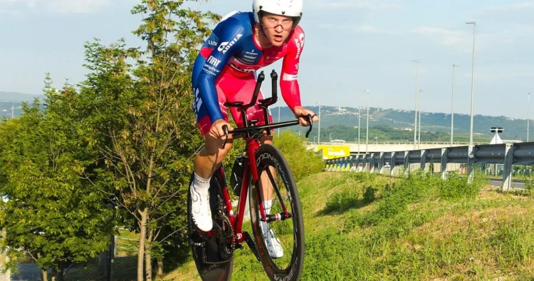Slovenian cyclist revealed the consequences of a severe fall, he was saved by a helmet (PHOTO)