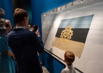 Gallery: Wartime Estonian flag hidden since 1944 returns home from Australia | News