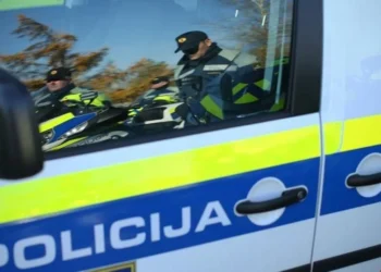 A man in Koper was threatened with a gun, robbed and beaten