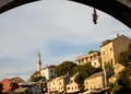 (VIDEO) Disappeared underwater after jumping from a bridge in Mostar, rescued during panic