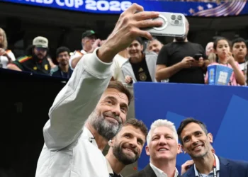 Jürgen Klopp was furious, took off his microphone and stormed off the stage