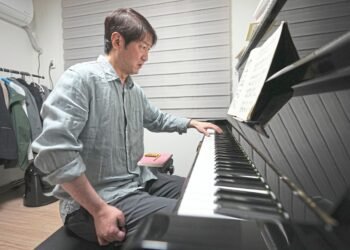 South Korean pianist recreates himself as a one-handed performer after paralyzing stroke