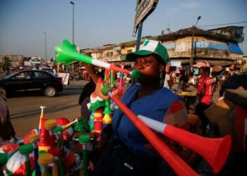 Football: Soccer-FIFA bans vuvuzelas from World Cup stadiums