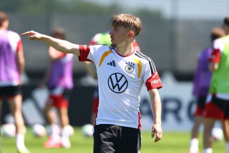 Football: Soccer-Germany teenager Karl injured in training, says Germany coach Nagelsmann