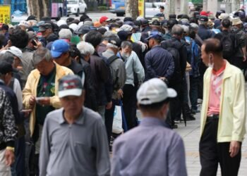 Can Seoul afford free bus rides for seniors?