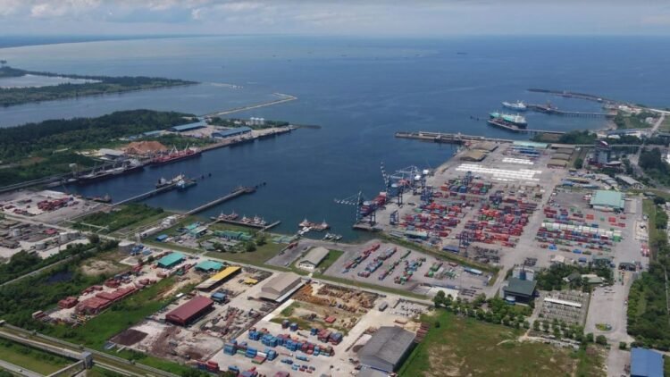 Bintulu Port signs tripartite agreement following regulatory handover, day-to-day operations to continue