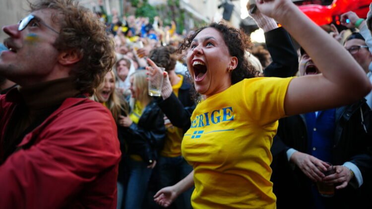 Fans cheer after Sweden’s dream World Cup start