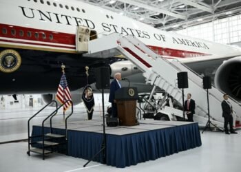 Trump unveils Qatari 747 ahead of joining Air Force One fleet
