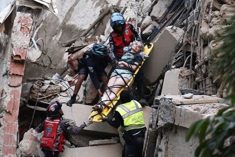 Venezuela twin quakes kill at least 32, injure more than 700