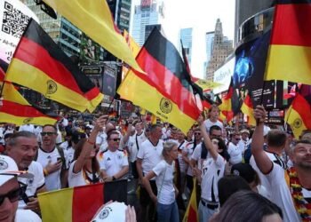 USA, Germany in control as Dutch eye World Cup knockouts
