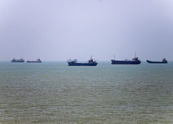 Iran warns ships not to bypass its chosen Strait of Hormuz route | Kuwait Times Newspaper