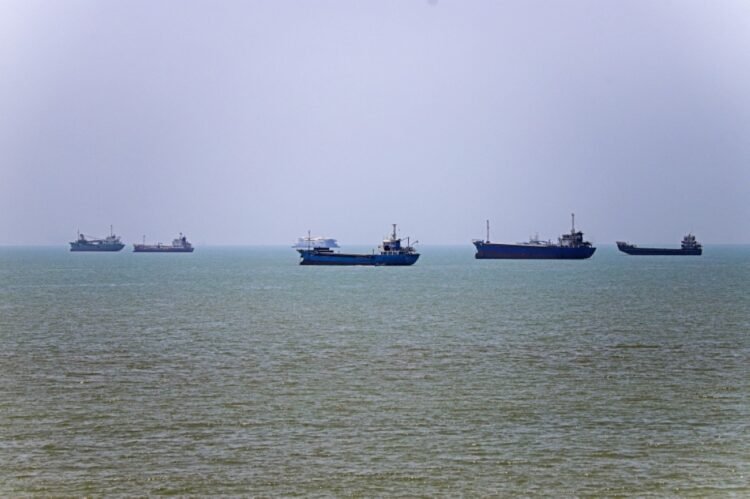 Iran warns ships not to bypass its chosen Strait of Hormuz route | Kuwait Times Newspaper