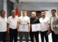In Osh, Akzhol Makhmudov and his coach Meirambek Akhmetov were awarded cash certificates