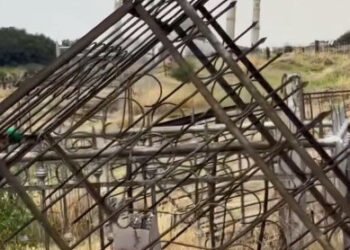 At Sulaiman-Too they began dismantling metal fences in cemeteries. Video