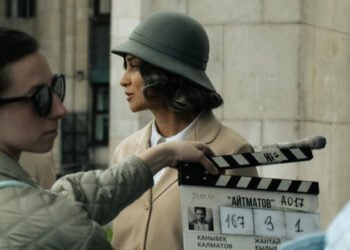 Actress Ravshana Kurkova published a photo from the filming of the film “Aitmatov”