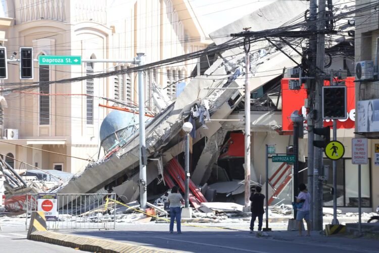 35 dead due to earthquake in the Philippines