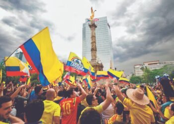 Colombian fans have a party at the Ángel de la Independencia before the debut against Uzbekistan