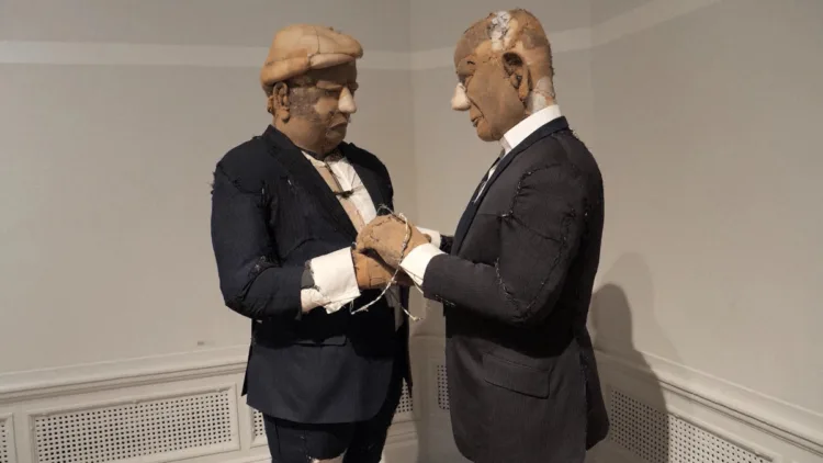 The sculpture that is causing a stir in London: Trump in front of Putin