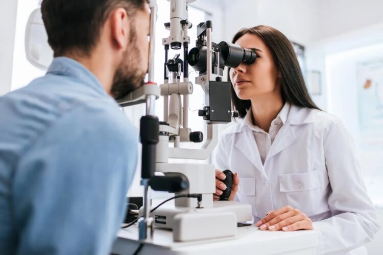 Ophthalmology: professionals warn of several shortcomings and abuses