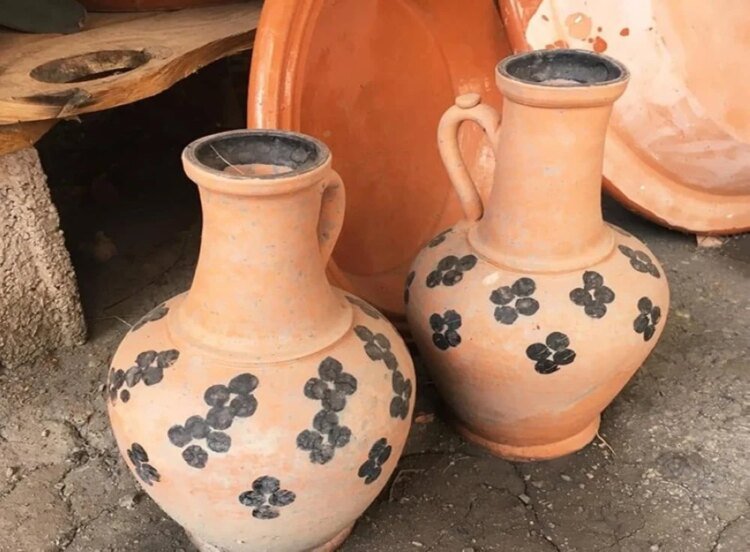 The government calls for banning the use of cade oil in pottery utensils intended for food use