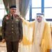 Al-Riyadh newspaper | The Emir of Riyadh awards the Commander of the Special Force for Palace Security and his assistant to their new ranks