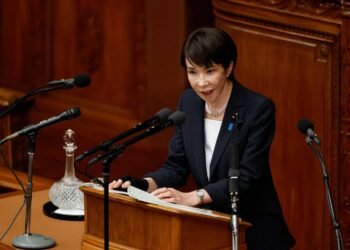 In trust’s name, disclose candidates’ prior citizenship