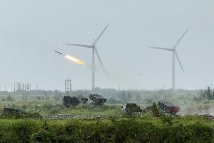 Taiwan simulates destroying an invading Chinese force in coastal drill