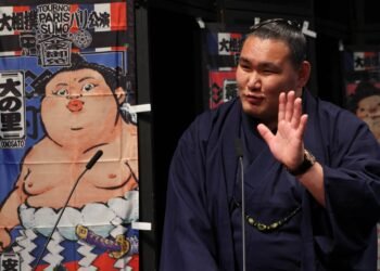 Cultural aspects dominate coverage as sumo enthralls Paris