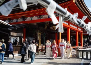Japan to allow local governments to ban private lodging