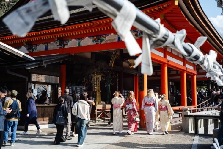 Japan to allow local governments to ban private lodging