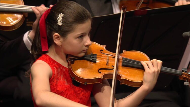 Standing ovation at Philharmonie: 12-year-old Eloïse-Marie Aubert shines at National Day ceremony