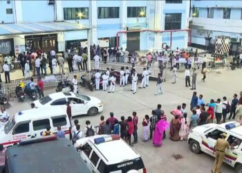 Taratala Building Collapse: ‘I have not been able to find you since 3 o’clock, I hung up on the phone saying I am fine’, Dada is waiting at SSKM with panic