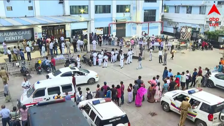 Taratala Building Collapse: ‘I have not been able to find you since 3 o’clock, I hung up on the phone saying I am fine’, Dada is waiting at SSKM with panic