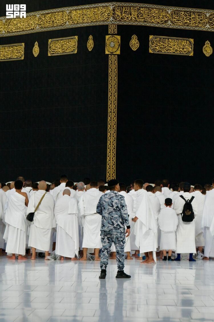 Al-Riyadh newspaper | The Grand Mosque…the meeting place of souls and Muslim unity
