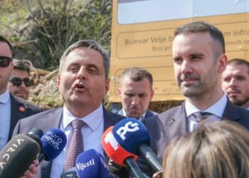It is also possible to move in before studying whether the settlement harms Mareza