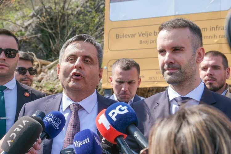 It is also possible to move in before studying whether the settlement harms Mareza